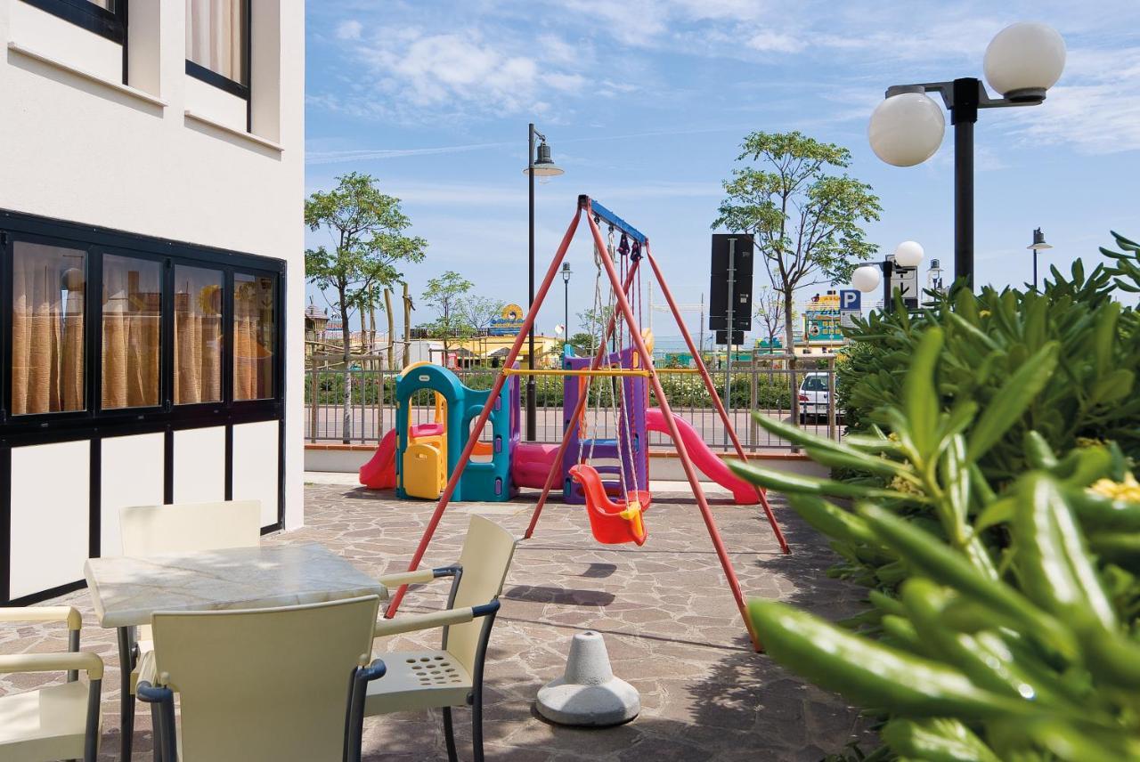 Little Hotel Cesenatico Exterior photo